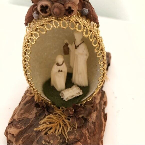 Vintage Handcrafted Egg Diorama Christmas Nativity Scene On Driftwood - Picture 2 of 10